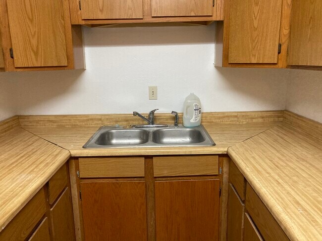 Foto del edificio - 3028 N Truwood Dr