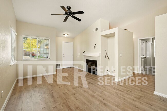 Foto del edificio - 8956 Mandalay Way