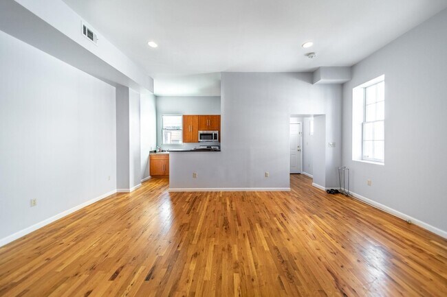 Building Photo - 41 Halsey St