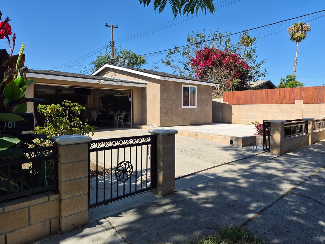 cul-de-sac street - 901 E Occidental St (Santa Ana, CA)