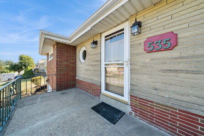 Foto del edificio - 535 Hickory Dr