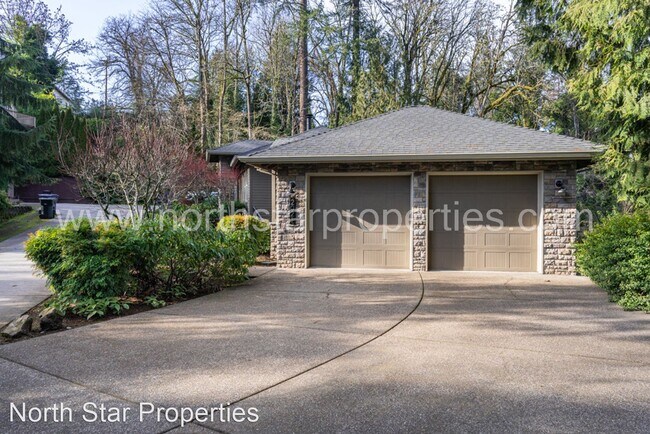 Foto del edificio - 5 br, 2.5 bath House - 2021 Tompkins St