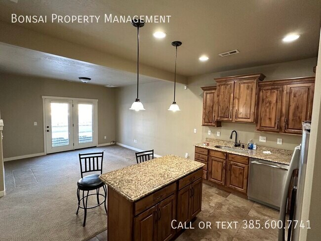 Foto del edificio - 3711 Summer Heights Dr