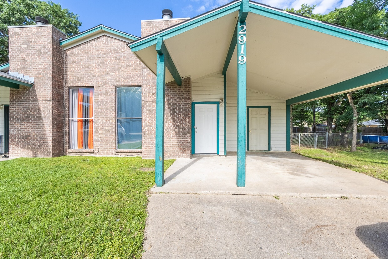 Primary Photo - 2919 Forest Bend Dr