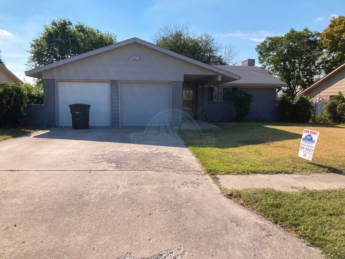 Primary Photo - 2408 Carnation Dr