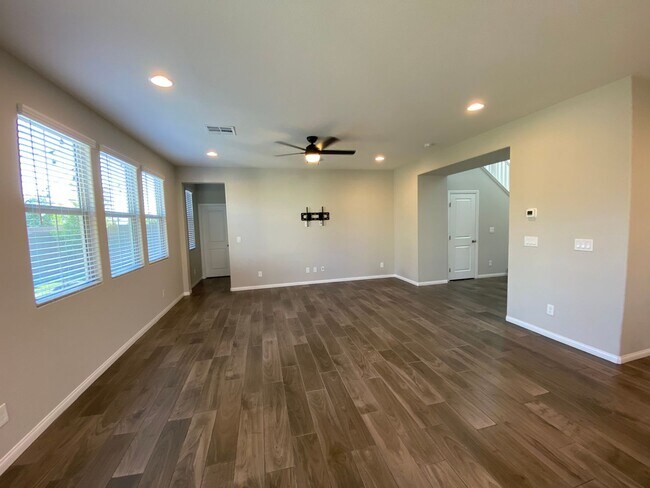 Building Photo - 4-bedroom, 4-bathroom home. One bedroom is...