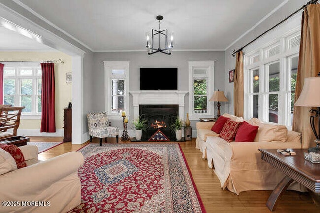 Building Photo - 137 E Bergen Pl