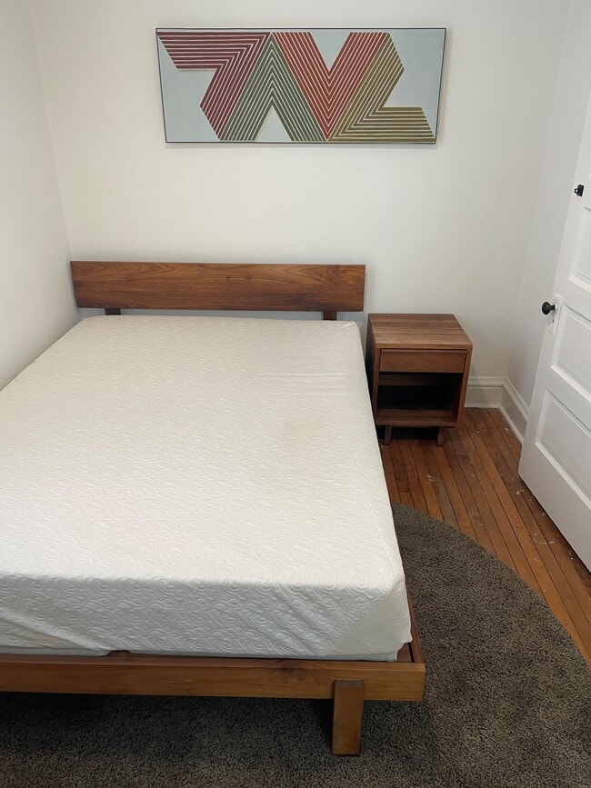 One of the three bedrooms, furnished - 3489 N Elston Ave