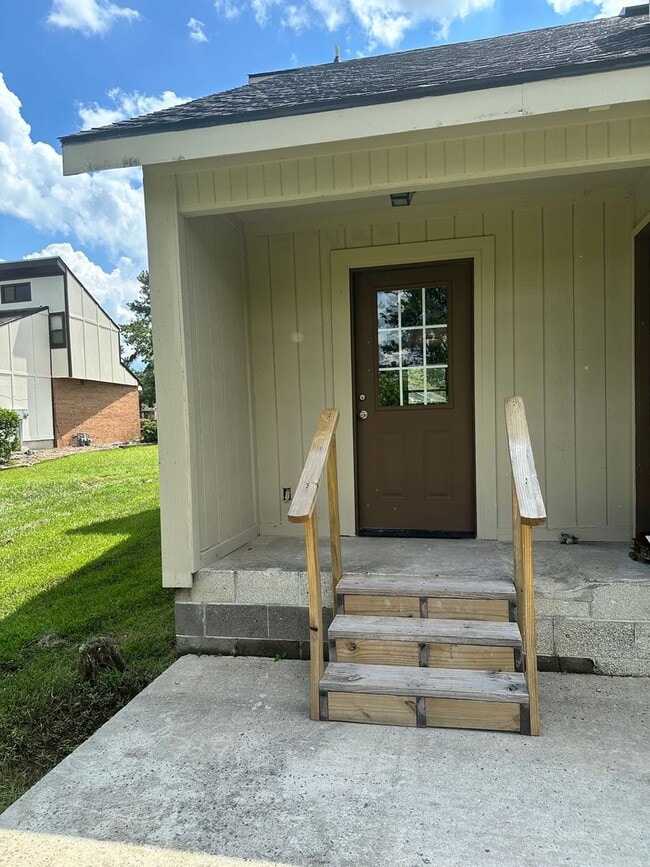 Building Photo - 2738 Tyndall Dr