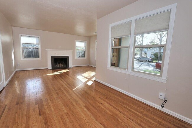 Building Photo - 1817 27th St