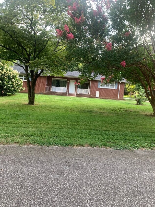 Primary Photo - 2 Bedroom Salisbury Home