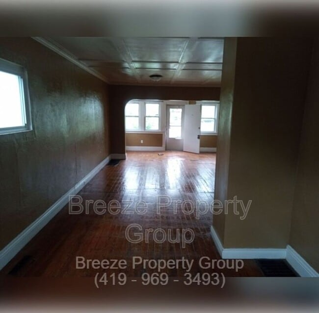 Building Photo - 2145 Dorr St