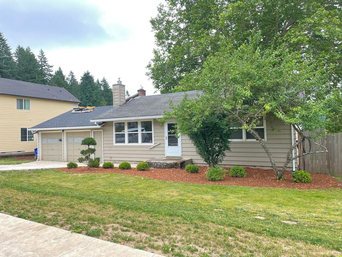 Primary Photo - 4-Bedroom Home in SE Portland!
