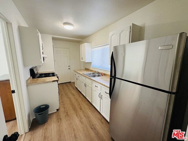 Foto del edificio - 640 W 81st St