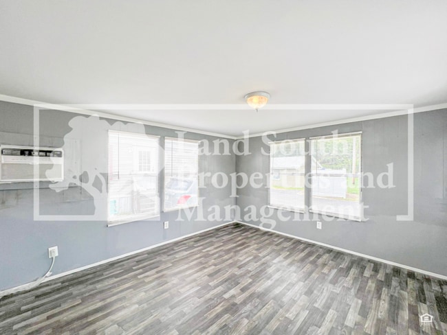 Building Photo - 425 Longfellow Blvd