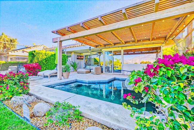 Foto del edificio - 10 Colonial Dr