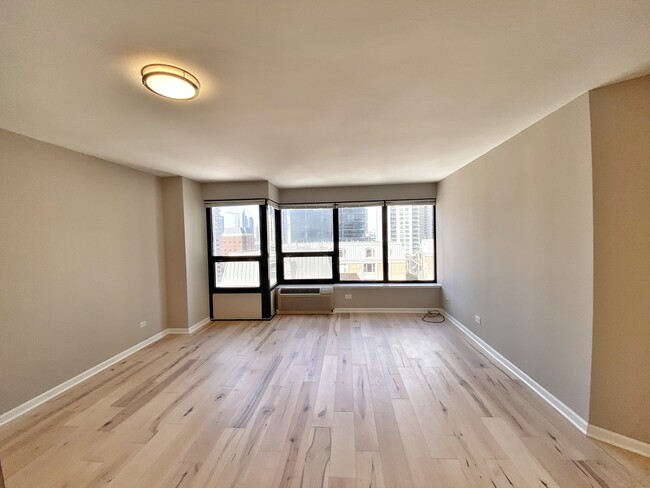 Foto del edificio - 30 E Huron St
