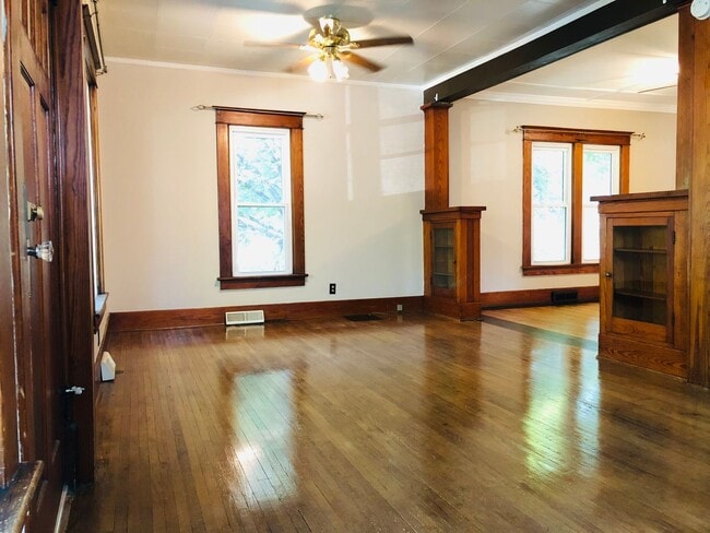 Building Photo - 2-Bed House in Waterloo