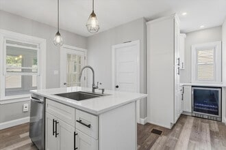Building Photo - 454 Quarry St
