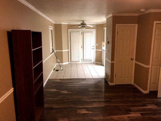 Building Photo - 1052 S 950 E