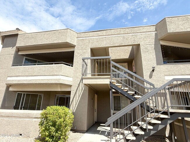 Building Photo - 1720 E Thunderbird Rd