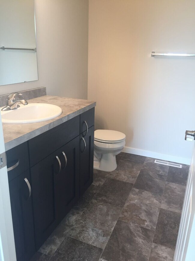 Foto del edificio - 3 bed 3 bath