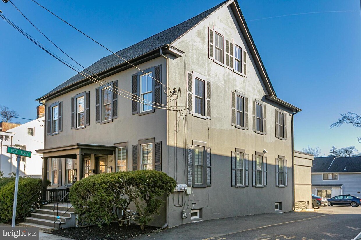 Primary Photo - 357-359 Nassau St