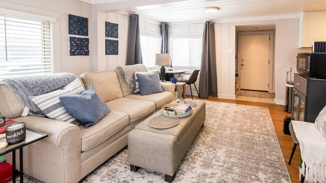 Building Photo - 11291 E Shore Dr