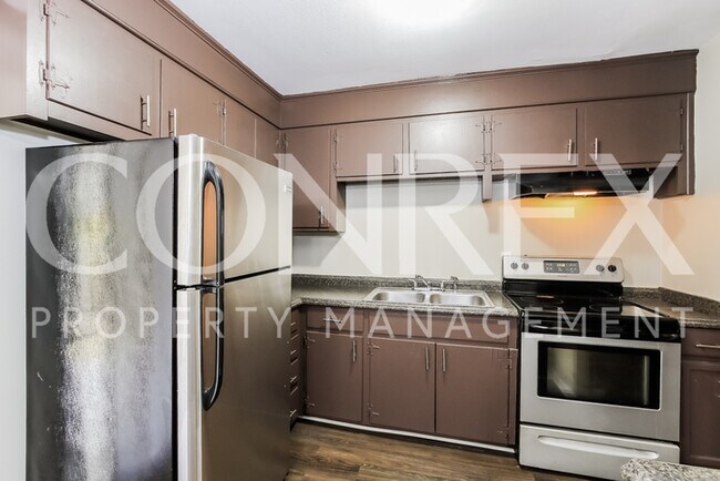 Foto del edificio - Spacious 3 Bedroom with Great Location