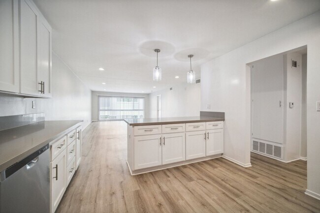 Interior Photo - 170 North Crescent Street