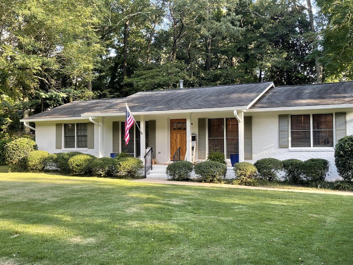 Primary Photo - 712 E Magnolia Ave