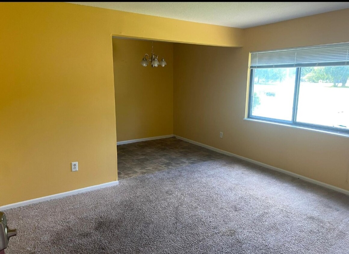 Primary Photo - New Listing! 2 bedroom 1 bath apartment