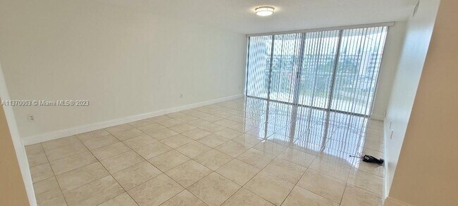 Foto del edificio - 18011 Biscayne Blvd