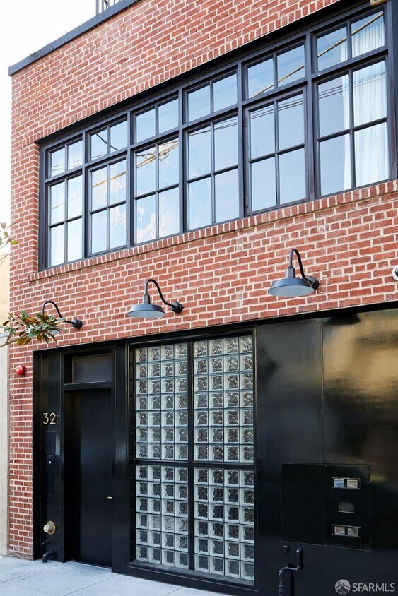 Primary Photo - 32 Heron St