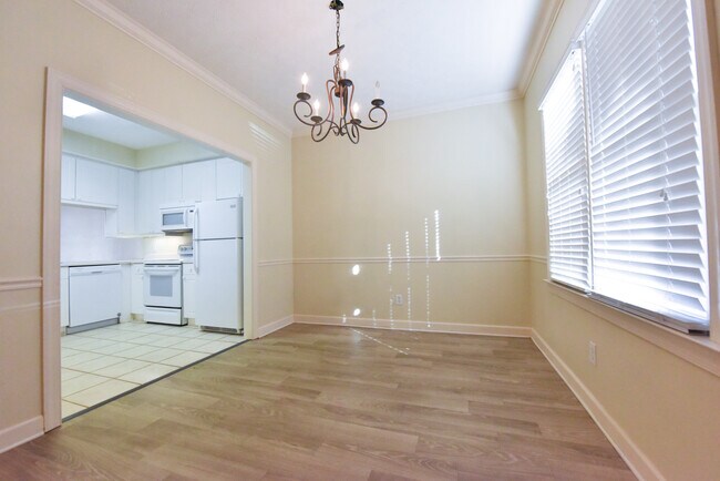 Foto del edificio - 2139 Heather Pl