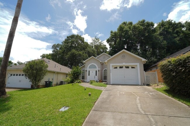 Building Photo - 2029 Ascot Way