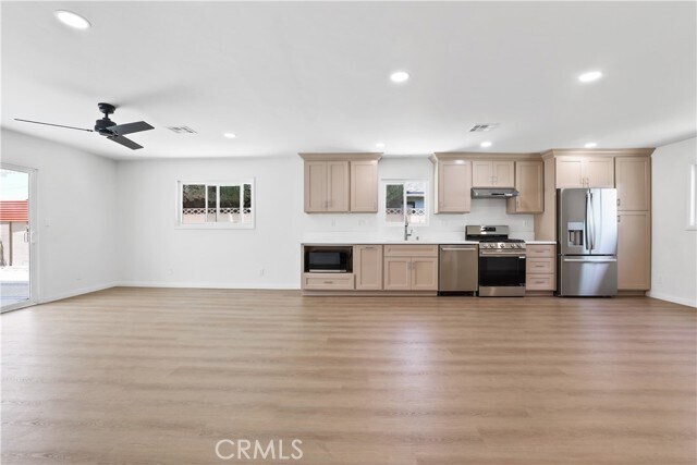 Foto del edificio - 13871 Ward St