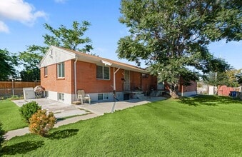 Building Photo - 975 S Lowell Blvd
