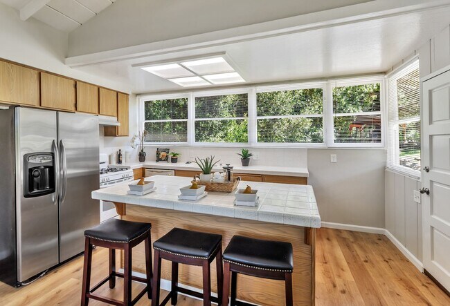 Foto del edificio - Welcome to Refined Country Living in Los G...