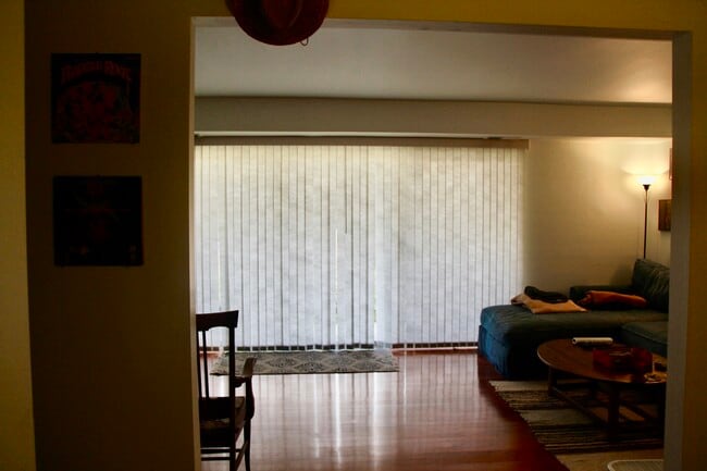 living room - 11606 Vantage Hill Rd