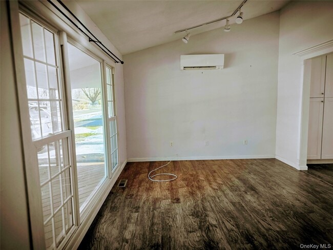 Building Photo - 20 Princeton St