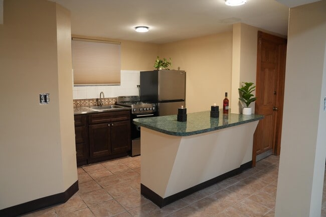 Foto del edificio - 6115 N Meade Ave