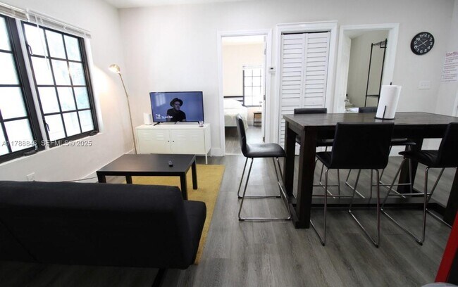 Foto del edificio - 921 SW 9th St