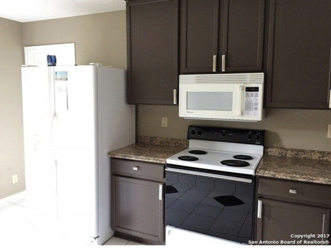 Building Photo - 5030 Kenton Royalle