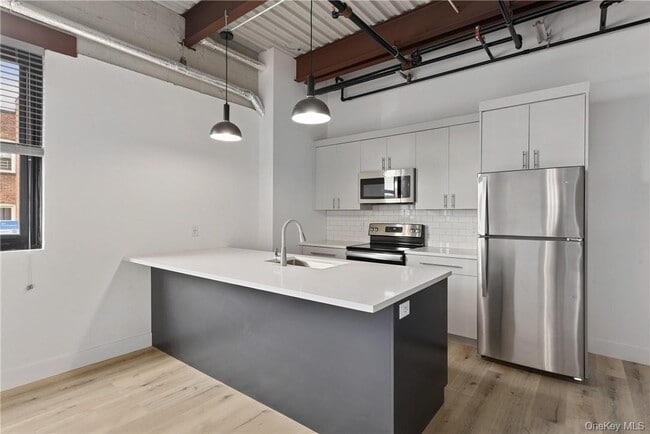 Foto del edificio - 189 N Main St