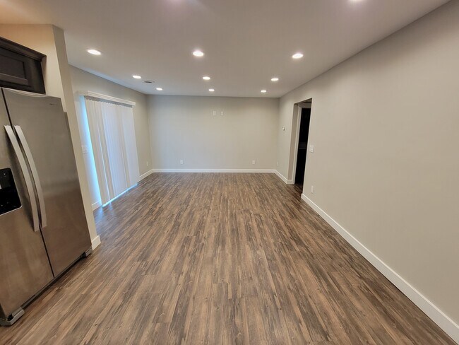 Building Photo - 1113 Fishlock Ave