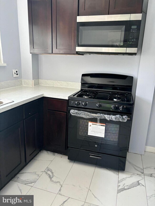 Building Photo - 119 N Forklanding Rd