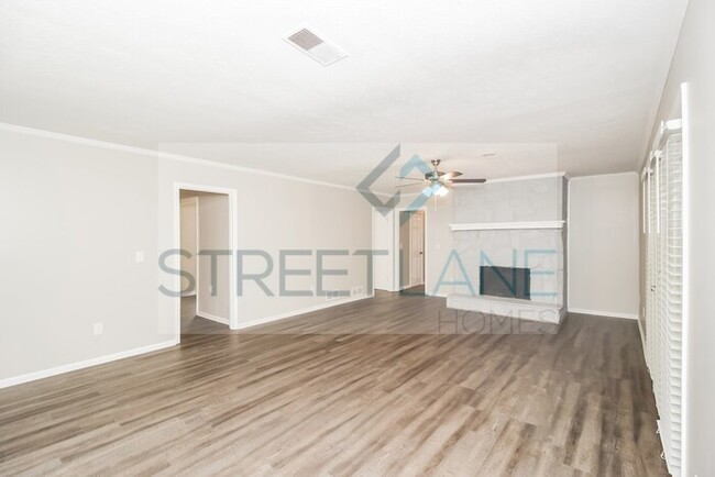 Building Photo - REDUCED!