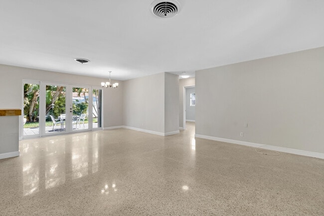 Building Photo - 1911 NE 27th St