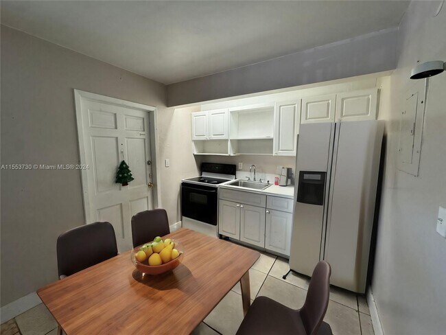 Foto del edificio - 7841 Dunham Blvd